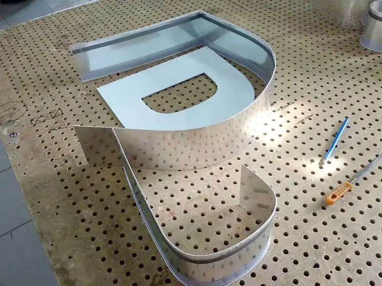 letter bending machine