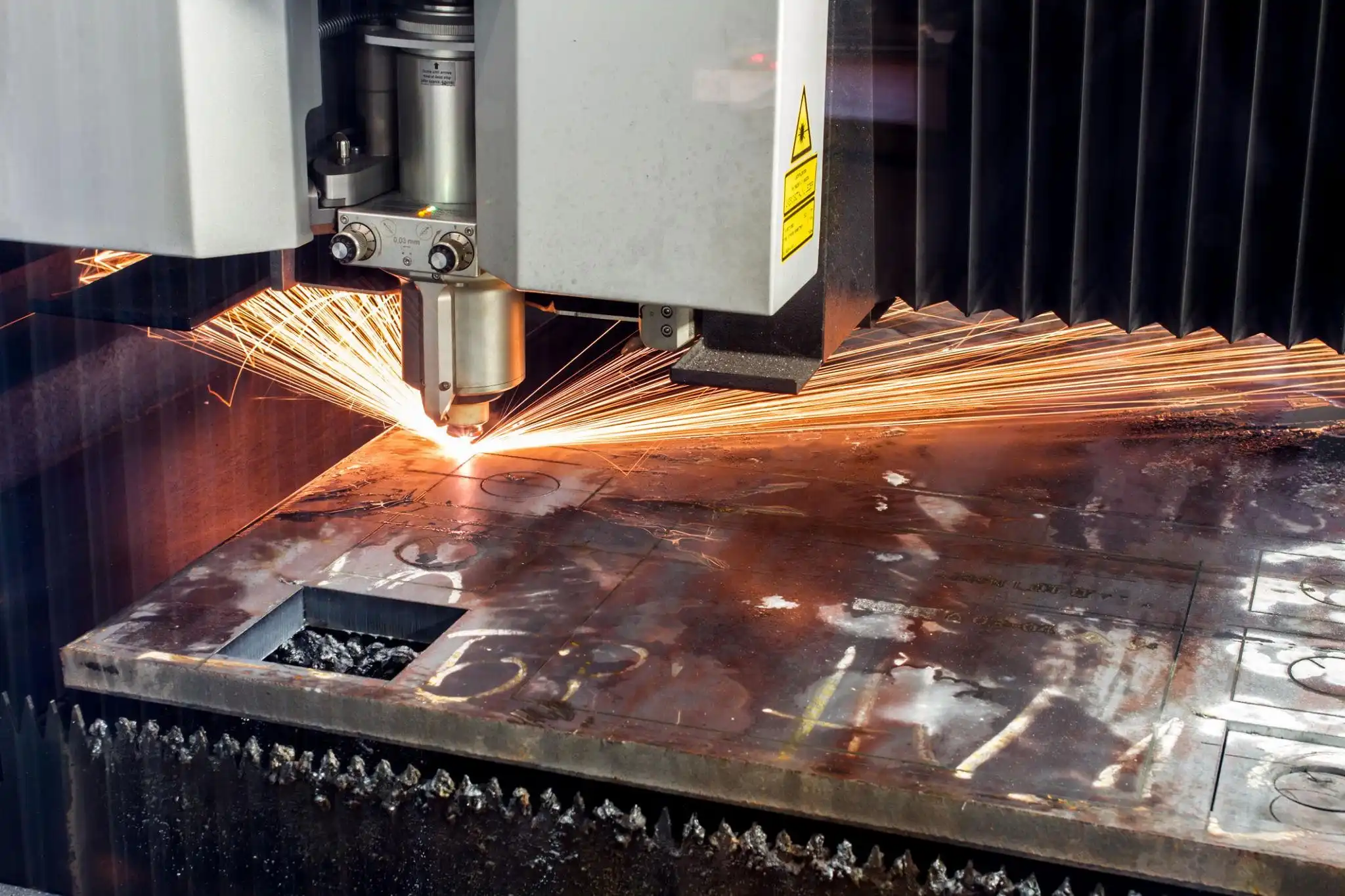 laser cutting machine